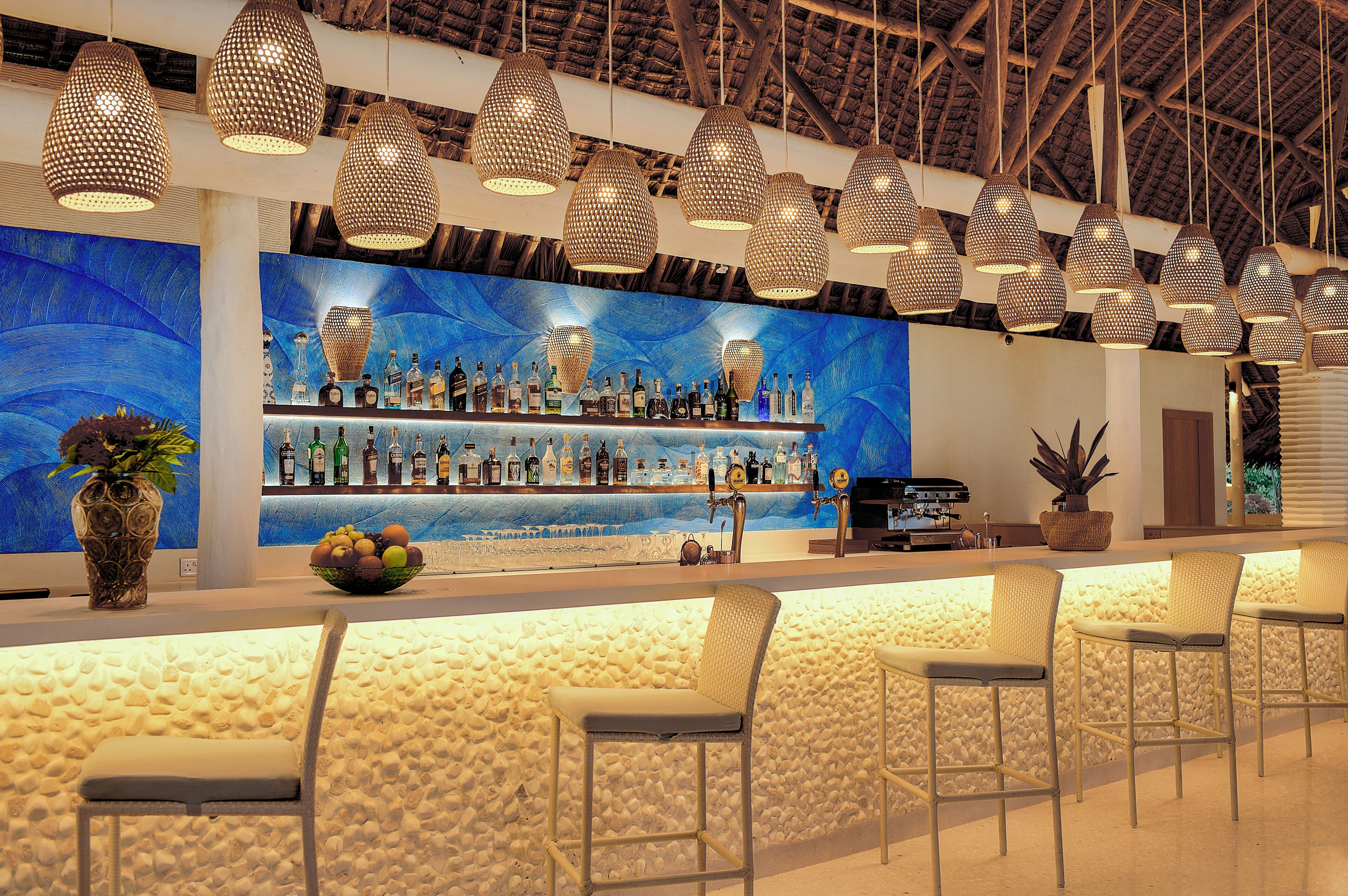 Cocktail bar, ocean views, open daily