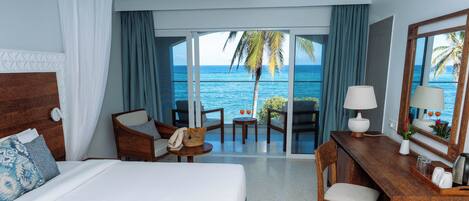 Minibar, safe på rommet, skrivebord og skrivebord for bærbar PC