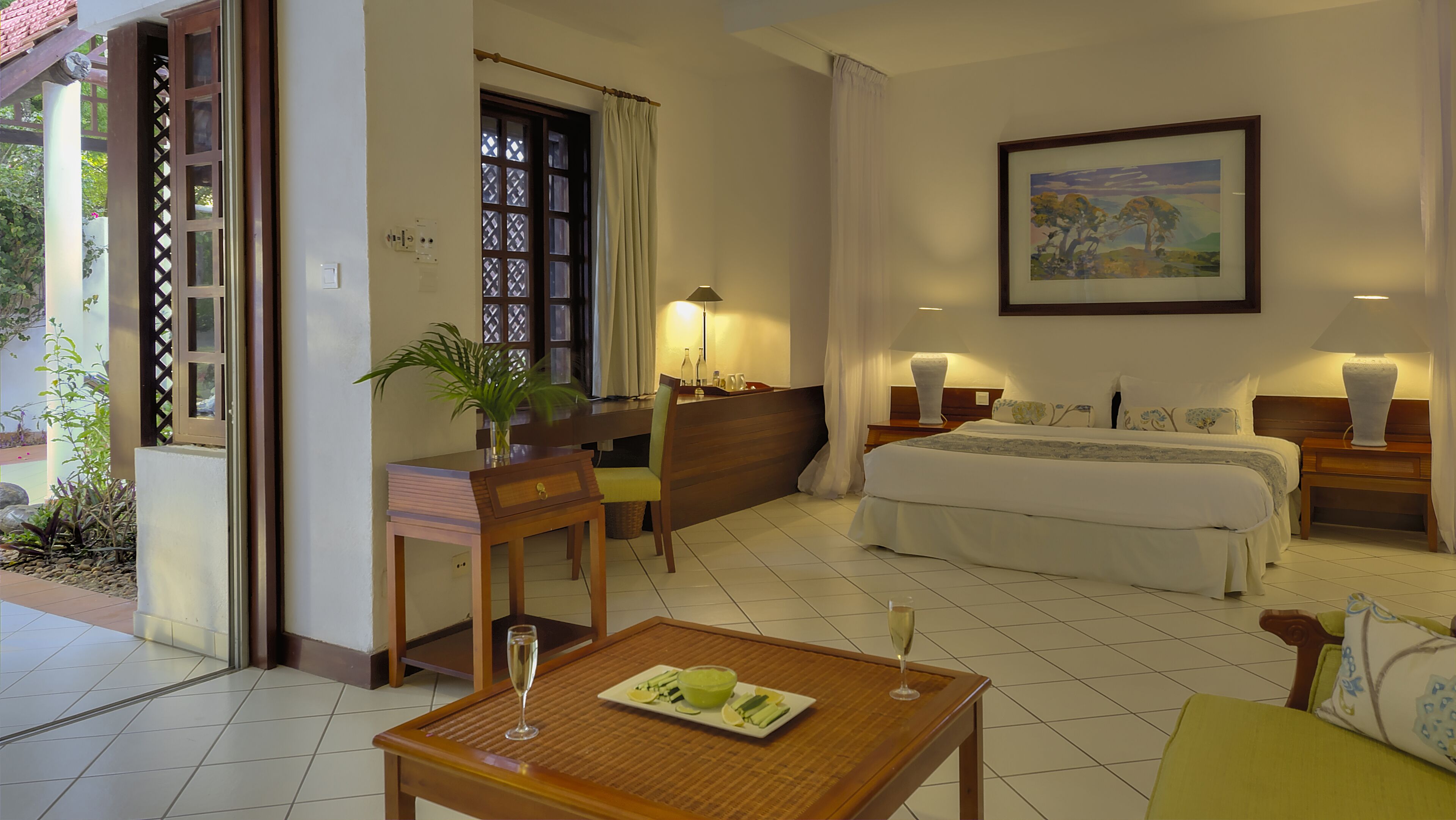 Minibar, in-room safe, desk, laptop workspace