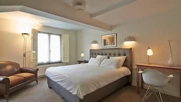 Suite | Een kluis op de kamer, een bureau, extra bedden, gratis wifi