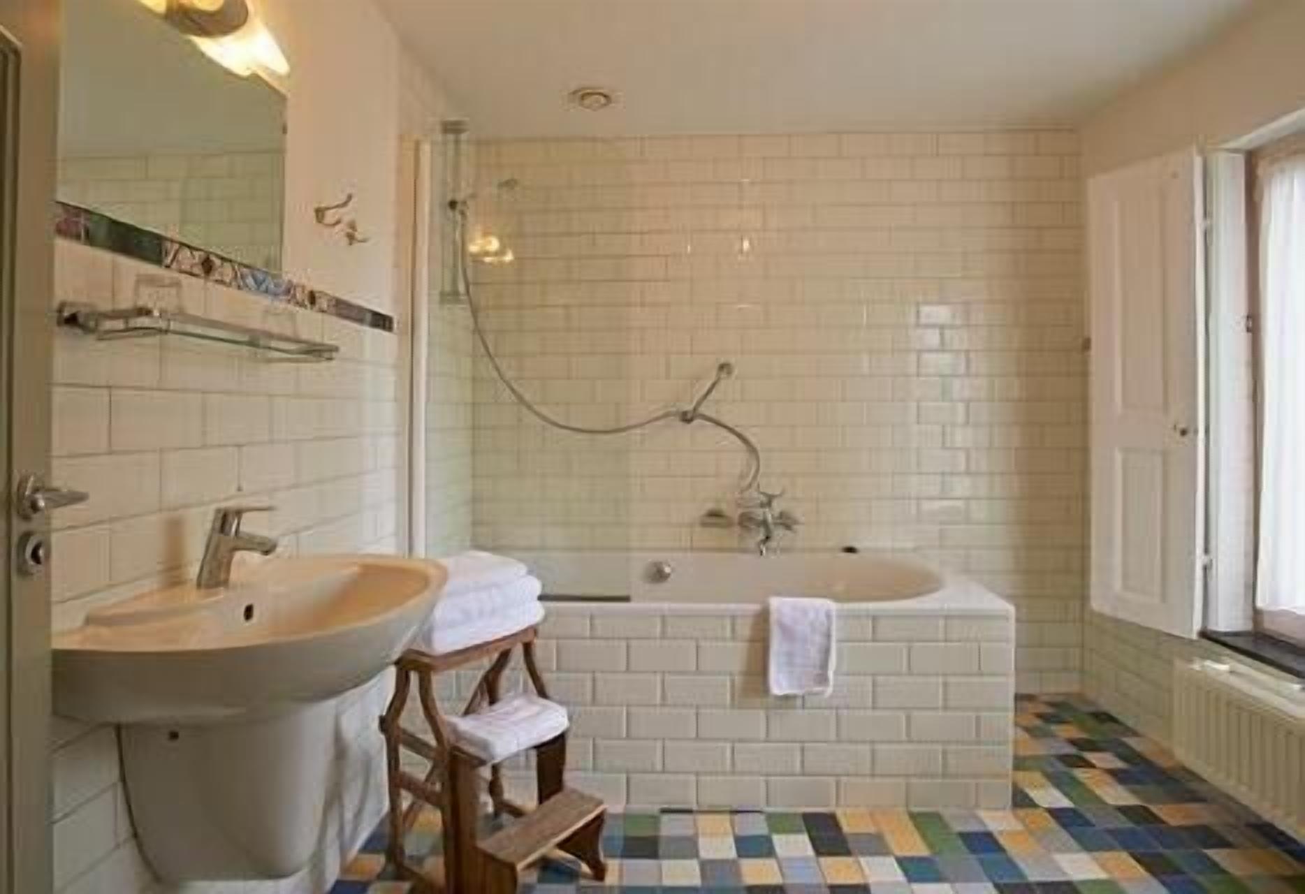 designer toiletries, towels