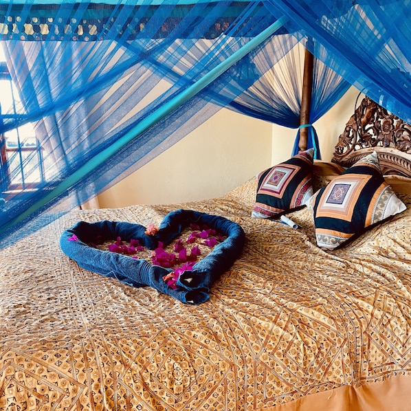 Royal Suite, 1 King Bed, Partial Ocean View, Executive Level