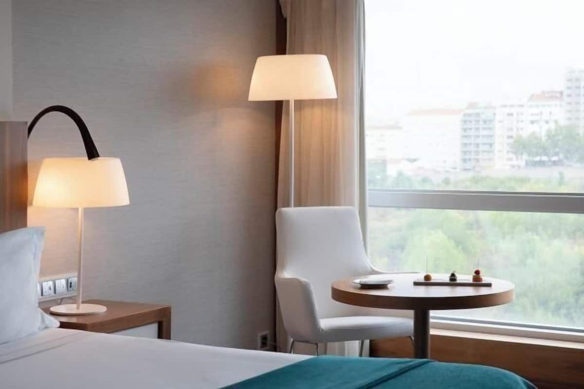 Premium bedding, minibar, in-room safe, desk