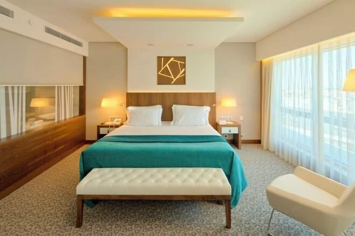 Premium bedding, minibar, in-room safe, desk