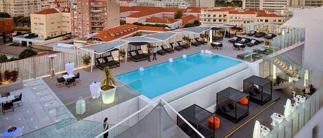 Piscine couverte, piscine extérieure (ouverte en saison)