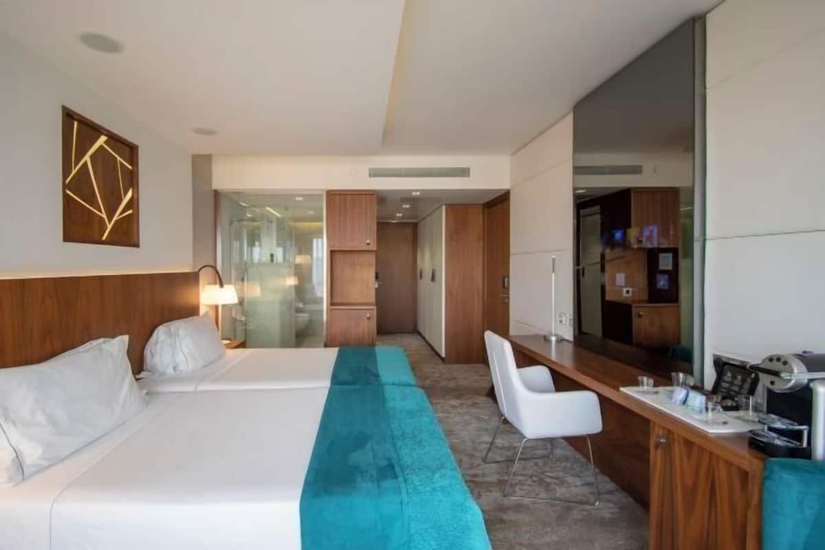 Ropa de cama de alta calidad y minibar