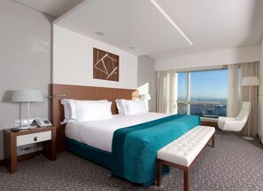 Deluxe Suite | Premium bedding, minibar, in-room safe, desk - EPIC SANA Lisboa Hotel (Lisbon)