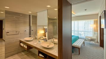 Ropa de cama de alta calidad y minibar