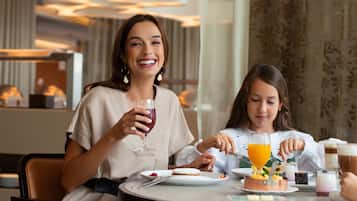 Se sirven desayunos, almuerzos, cenas y cocina internacional