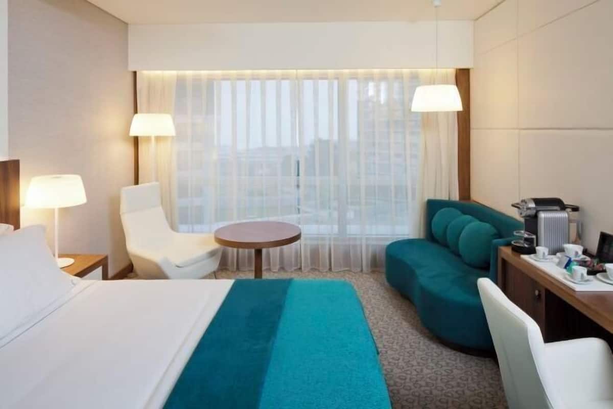Premium bedding, minibar, in-room safe, desk