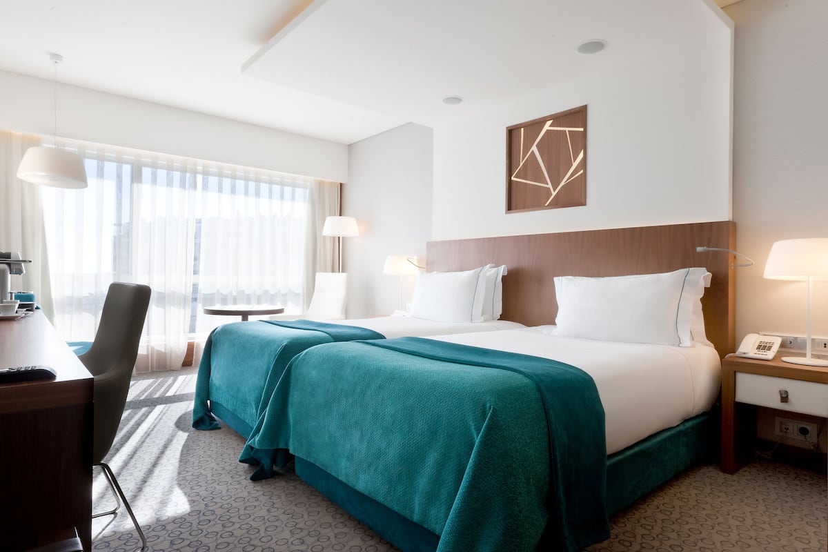 Habitación Deluxe con 2 camas individuales | Ropa de cama de alta calidad y minibar
