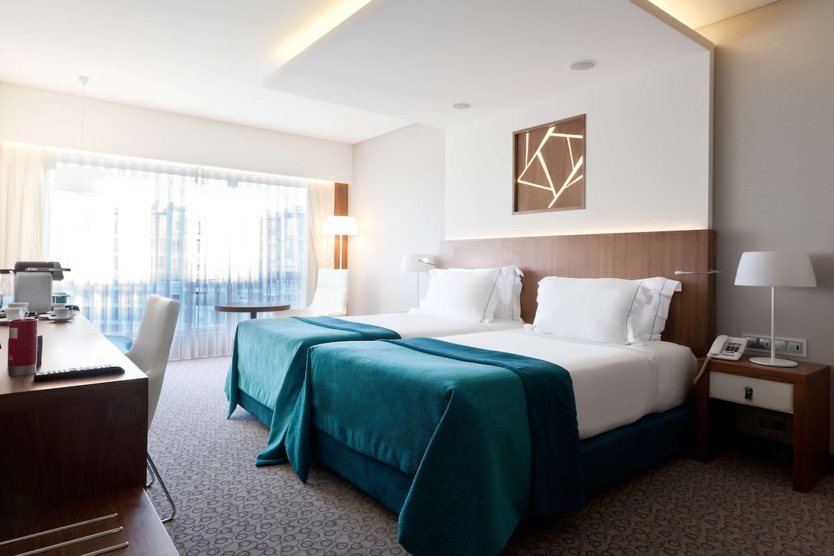 Premium Twin Room | Premium bedding, minibar, in-room safe, desk