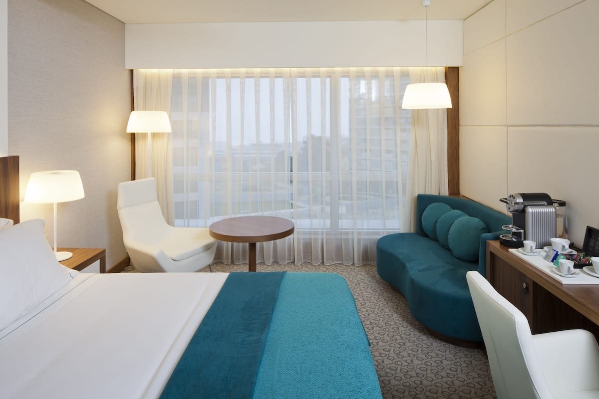 Premium bedding, minibar, in-room safe, desk