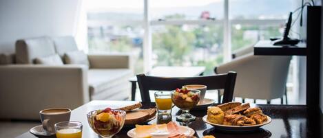 Free daily buffet breakfast