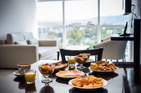 Free daily buffet breakfast