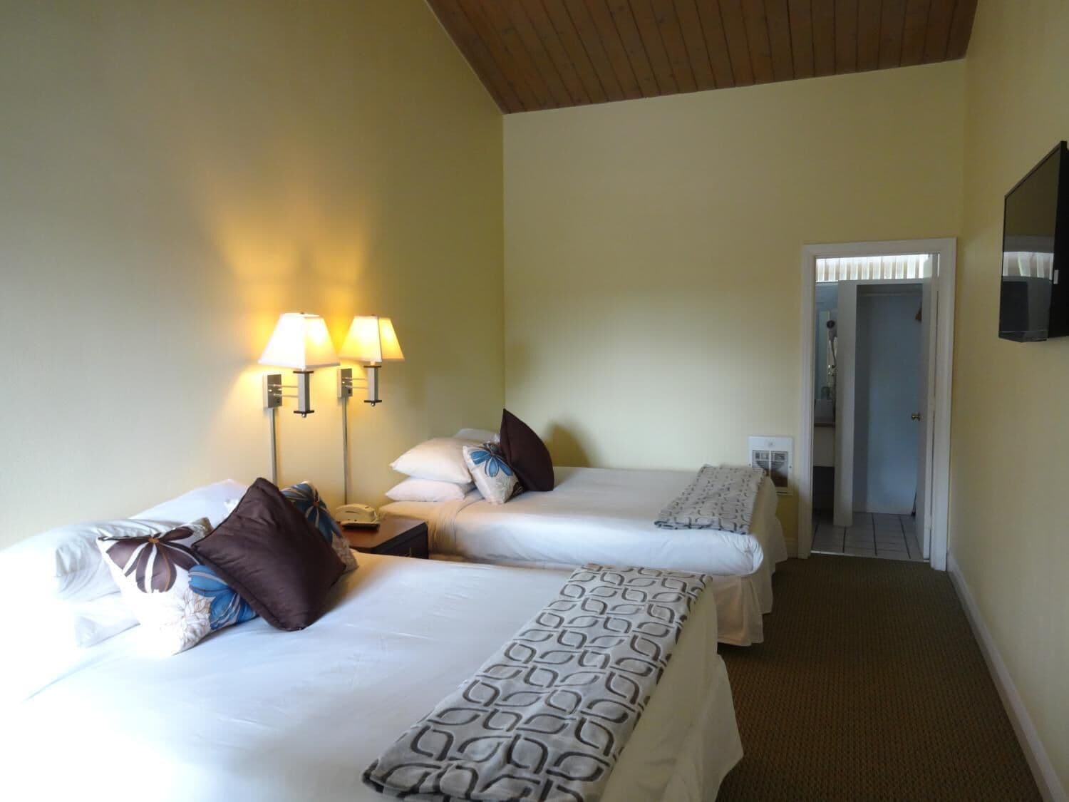 Skrivebord, skrivebord for bærbar PC og strykejern/-brett