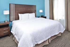 办公桌、熨斗/熨衣板、免费婴儿床、折叠床/加床（额外收费）