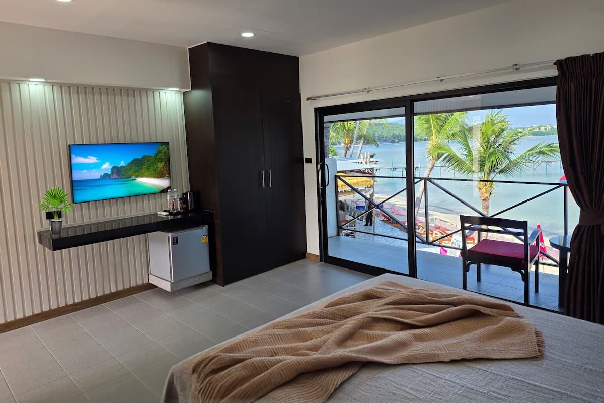 Deluxe Double Room - Beach Front | In-room safe, blackout drapes, free WiFi, bed sheets