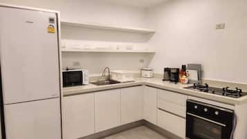 Refrigerador, cafetera/tetera