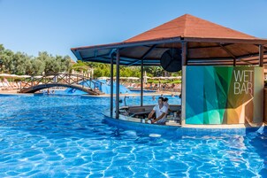 Havuz manzaralı, her gün açık 