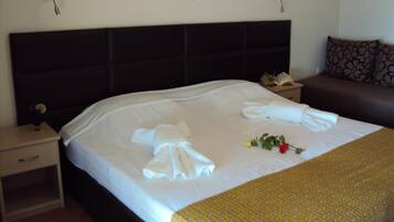 Desk, soundproofing, free WiFi