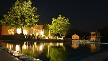 Outdoor pool, pool loungers