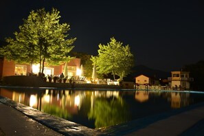 Außenpool, Liegestühle
