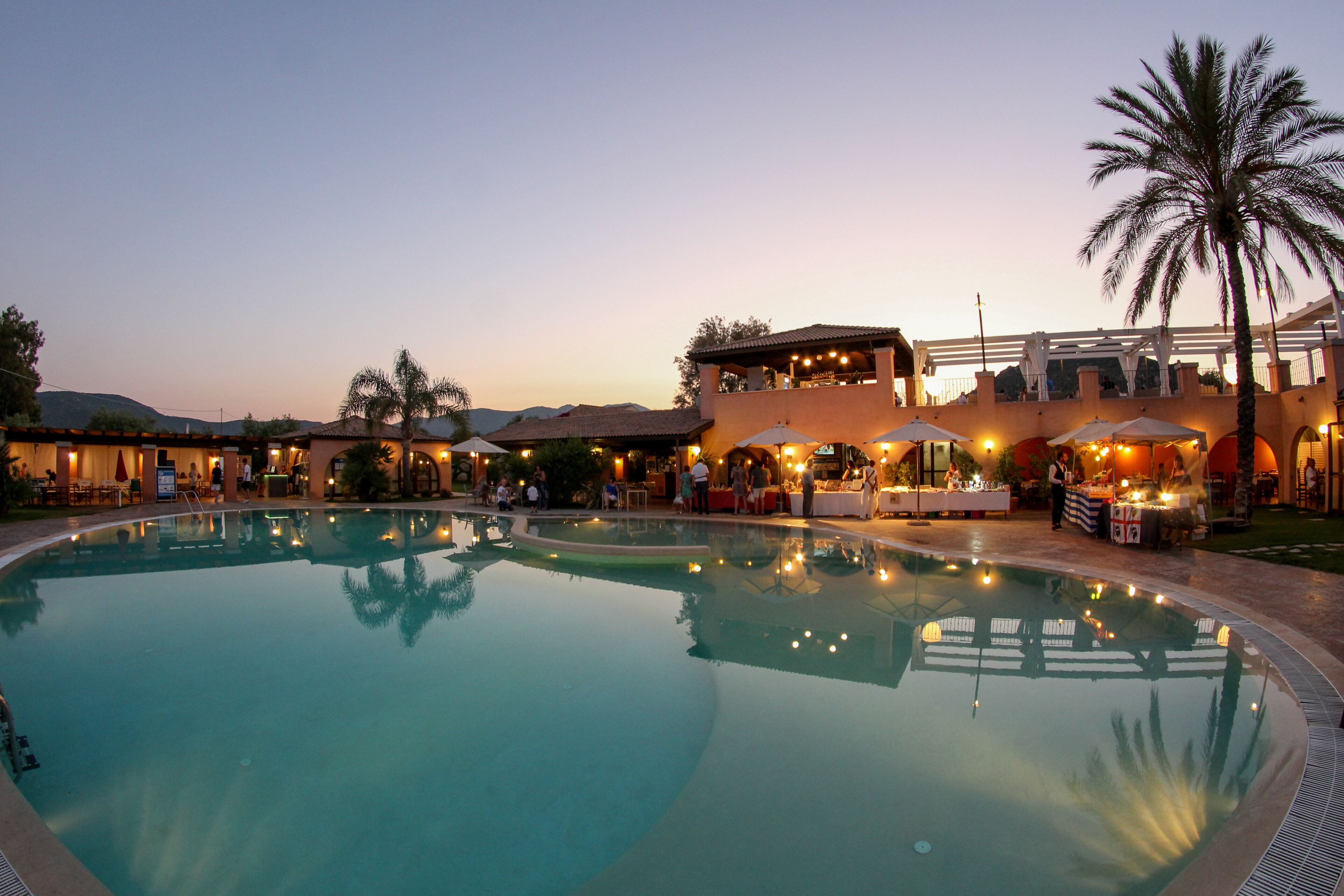 منطقة خارجية لإقامة الولائم والاحتفالات