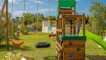 Área de juegos infantiles al aire libre