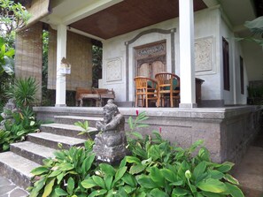 Vista frontal de la propiedad
