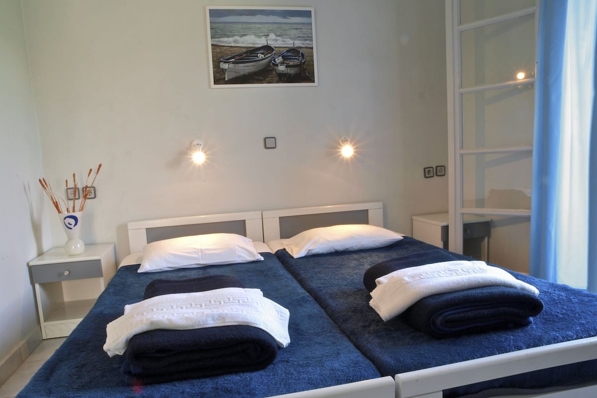 Appartement | 1 slaapkamer, een kluis op de kamer, een bureau, geluiddichte muren