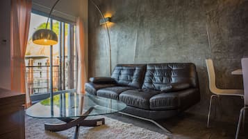 Suite, 1 Bedroom | Living room | 32-inch LCD TV with cable channels, TV