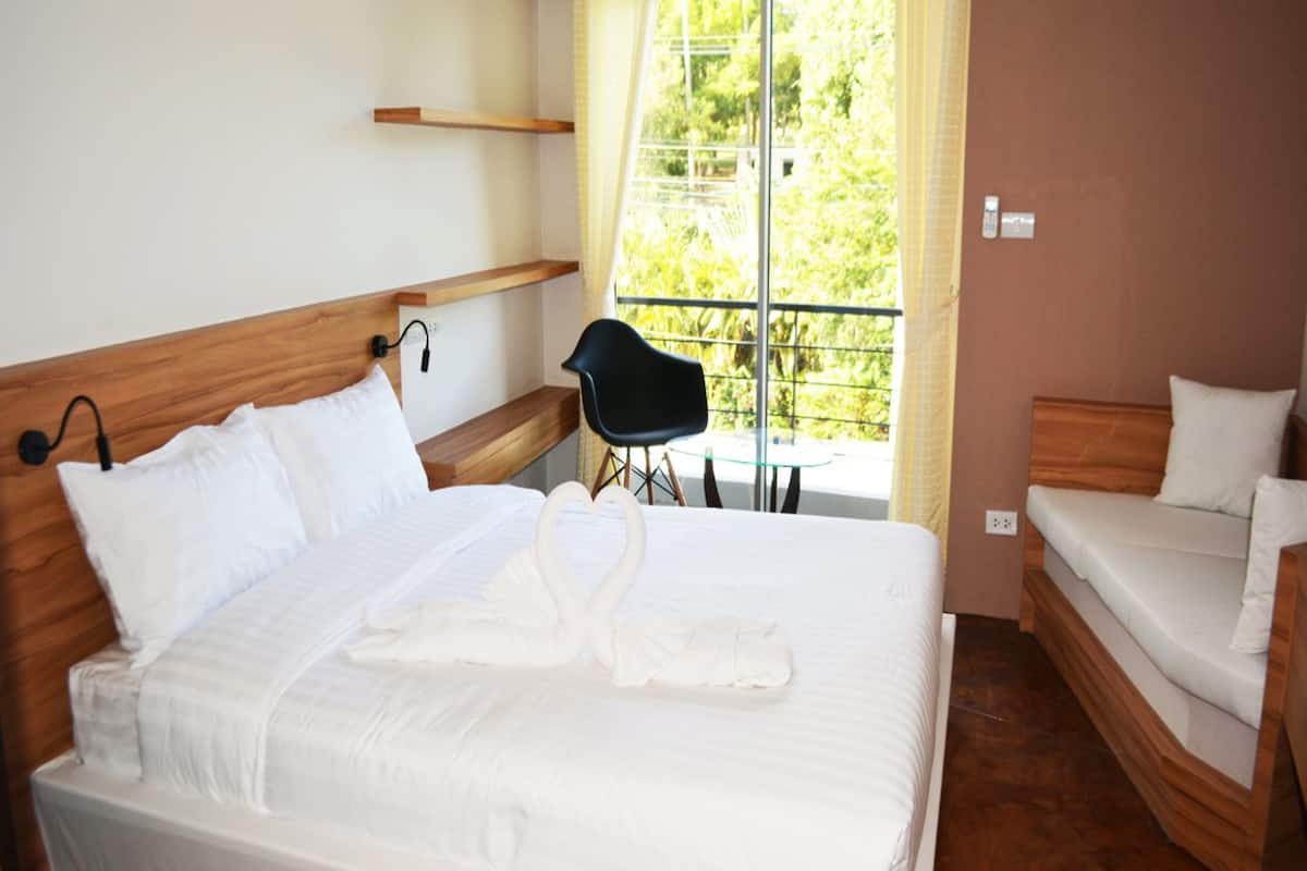 Studio Suite, 1 Double Bed | Living area | 32-inch LCD TV with cable channels, TV