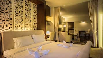 Grand Suite, 1 Bedroom | Individually furnished, desk, free WiFi, bed sheets