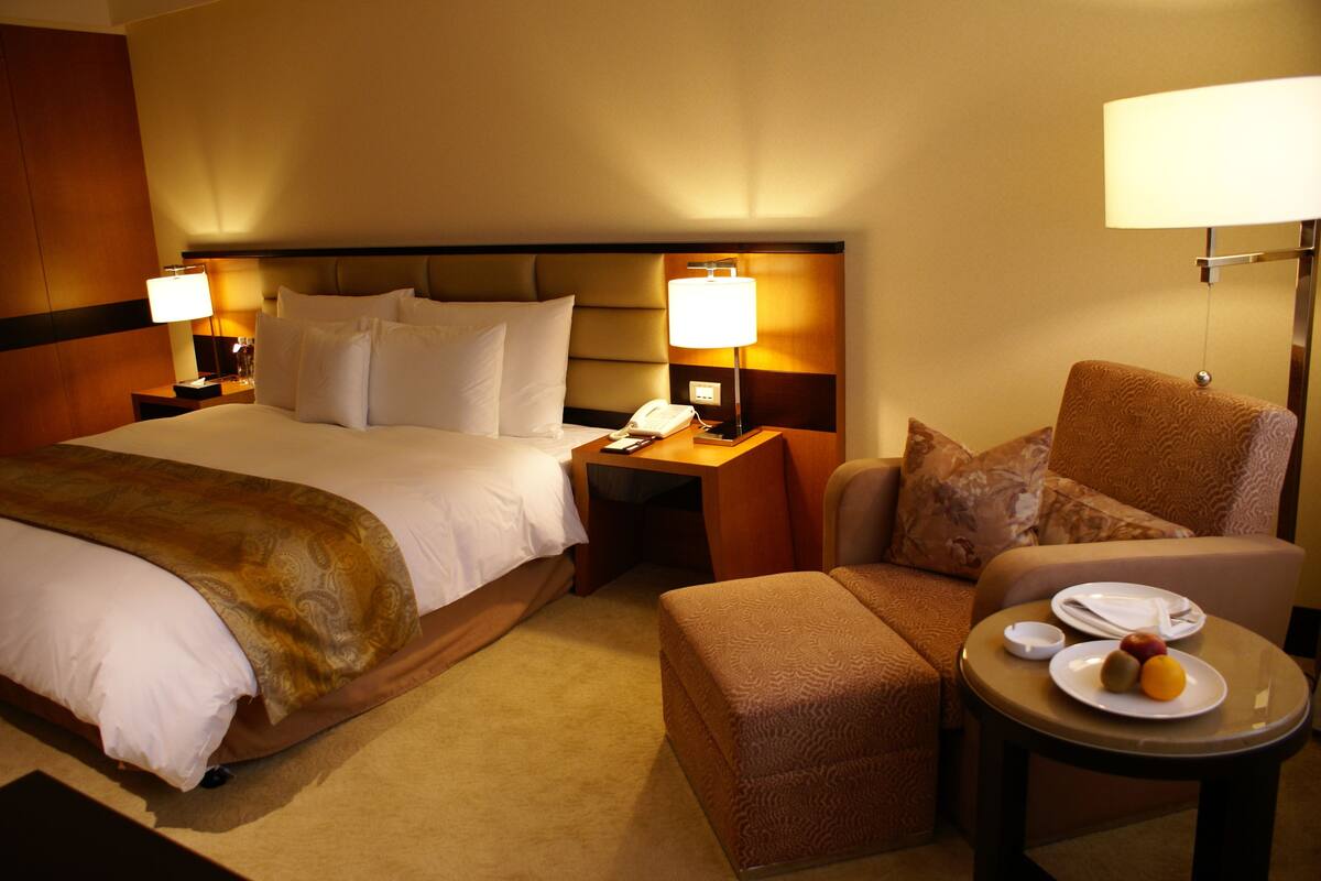 1 bedroom, down duvets, pillow-top beds, minibar