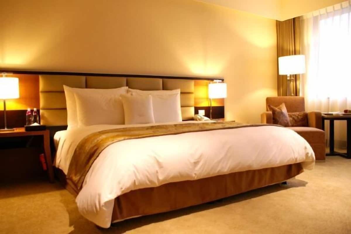 Down duvets, pillow-top beds, minibar, in-room safe