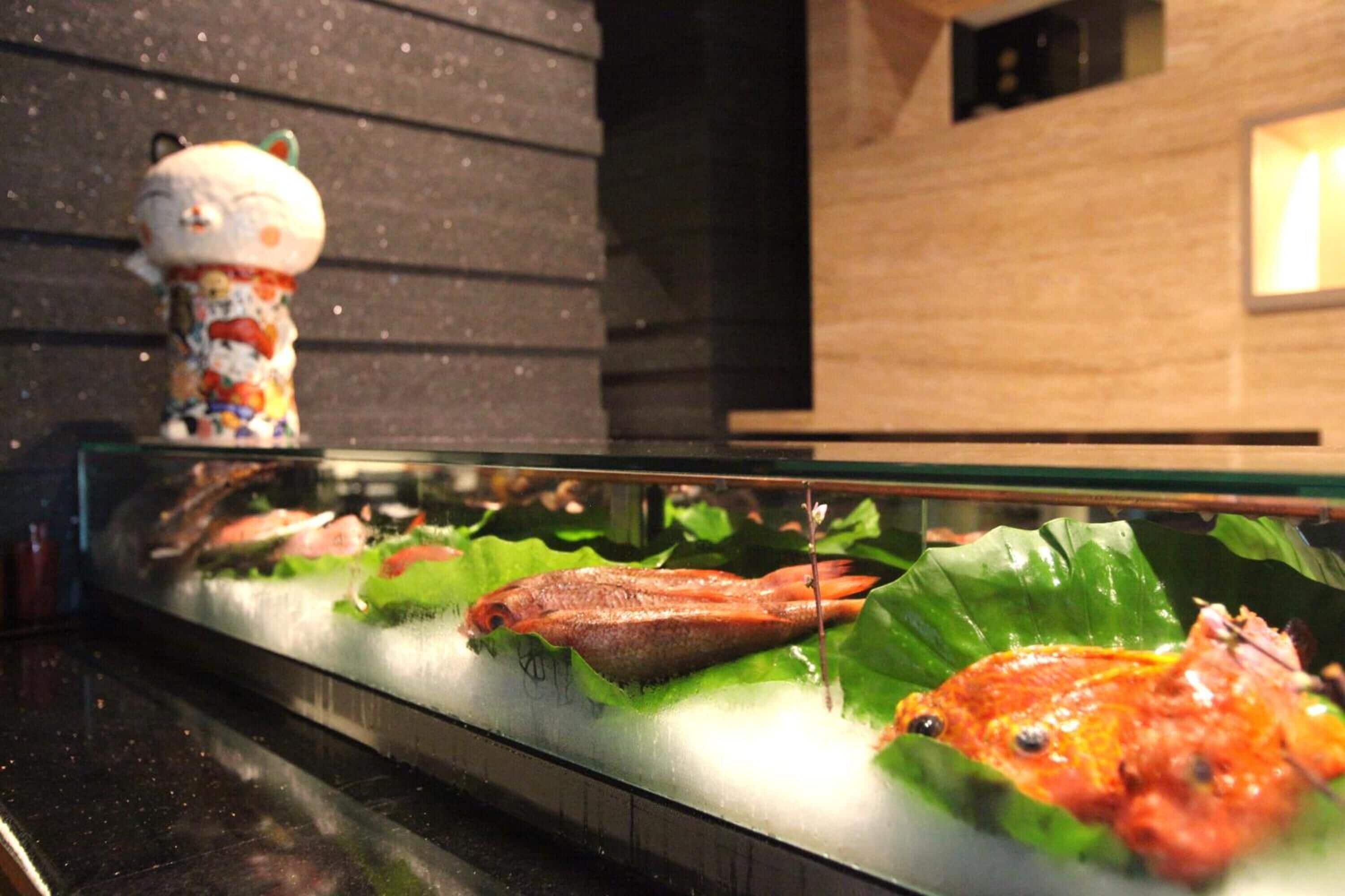 2 restaurants, lunch, dinner served; japanese cuisine