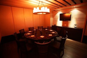 2 Restaurants, Mittagessen, Abendessen, japanische Küche