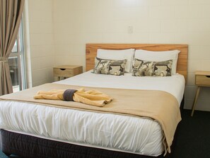 Individually decorated, individually furnished, blackout curtains - Alpha Motor Inn (Palmerston North)