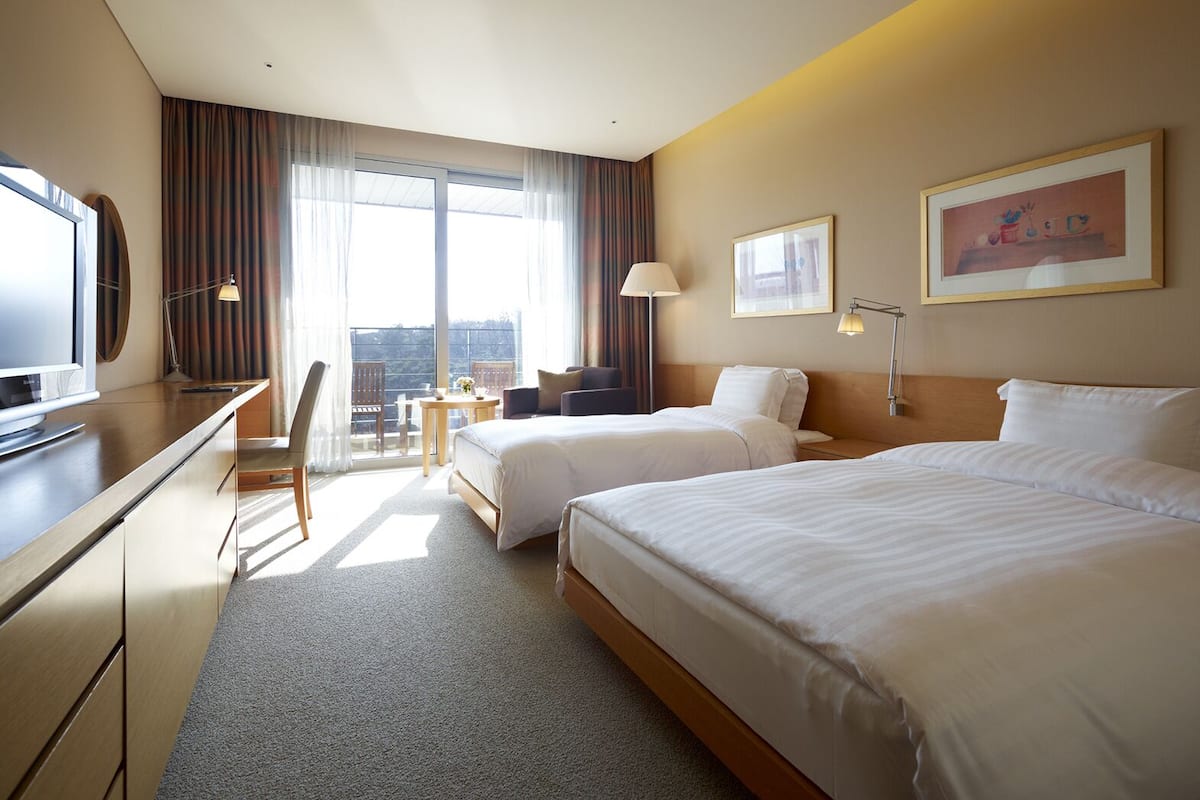 In-room safe, desk, free WiFi