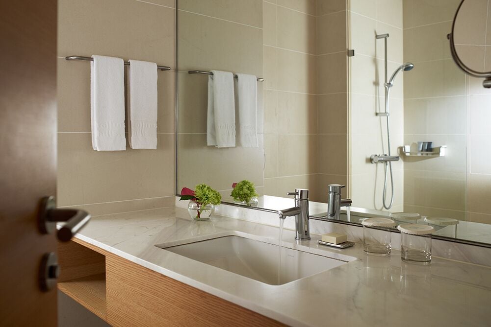 shower, free toiletries, bathrobes, slippers