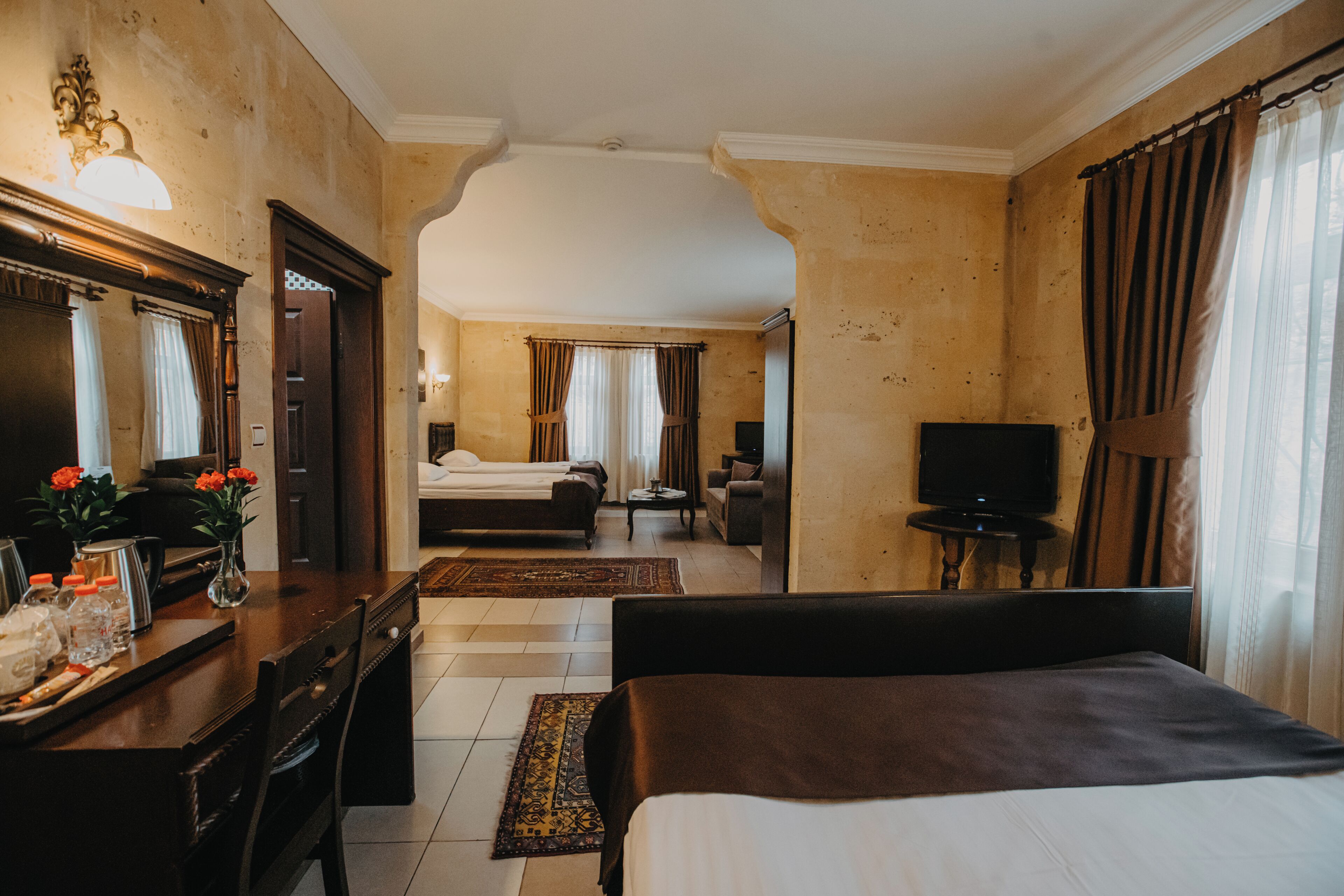 Deluxe Quadruple Stone Room  | Minibar, coffre-fort, rideaux d’obscurcissement