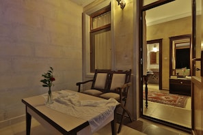 Single Stone Room with Private Balcony | 阳台