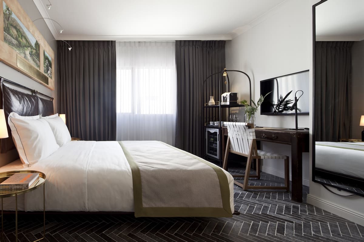 1 bedroom, Egyptian cotton sheets, premium bedding, pillowtop beds
