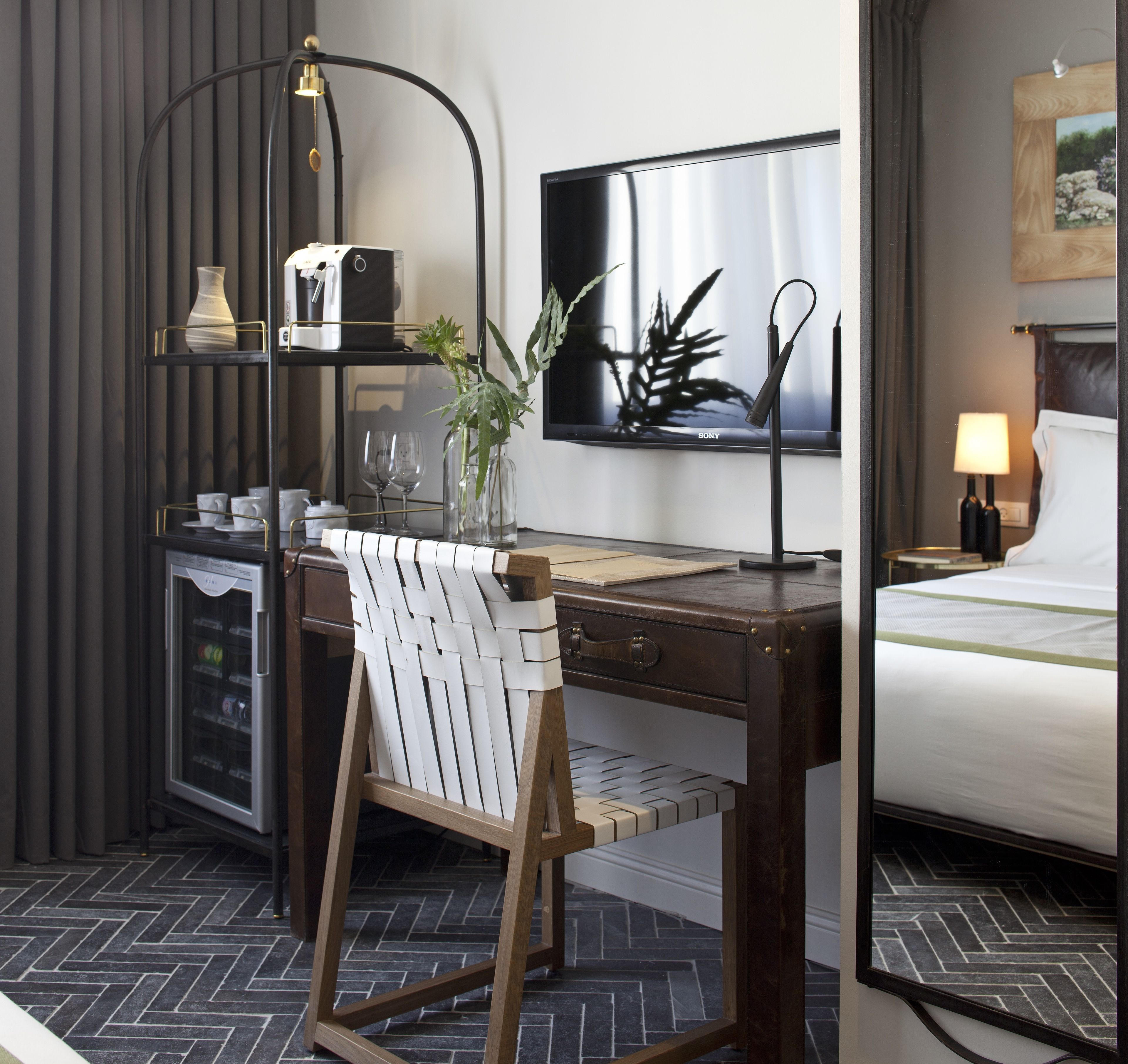 Egyptian cotton sheets, premium bedding, pillowtop beds, minibar