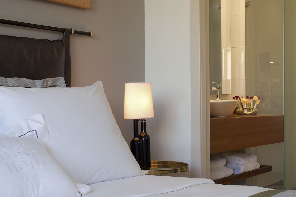 1 bedroom, Egyptian cotton sheets, premium bedding, pillowtop beds