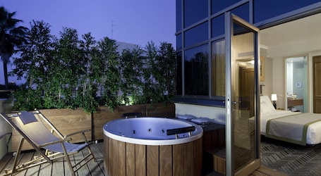 Bañera de hidromasaje exterior. The Rothschild Hotel Tel Aviv's Finest