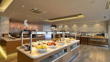 Free daily buffet breakfast