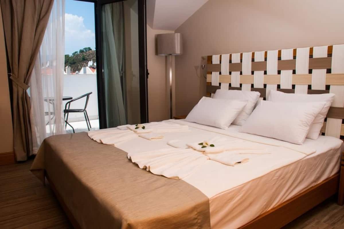 Attic Room Land View | Een minibar, een kluis op de kamer, geluiddichte muren, gratis wifi