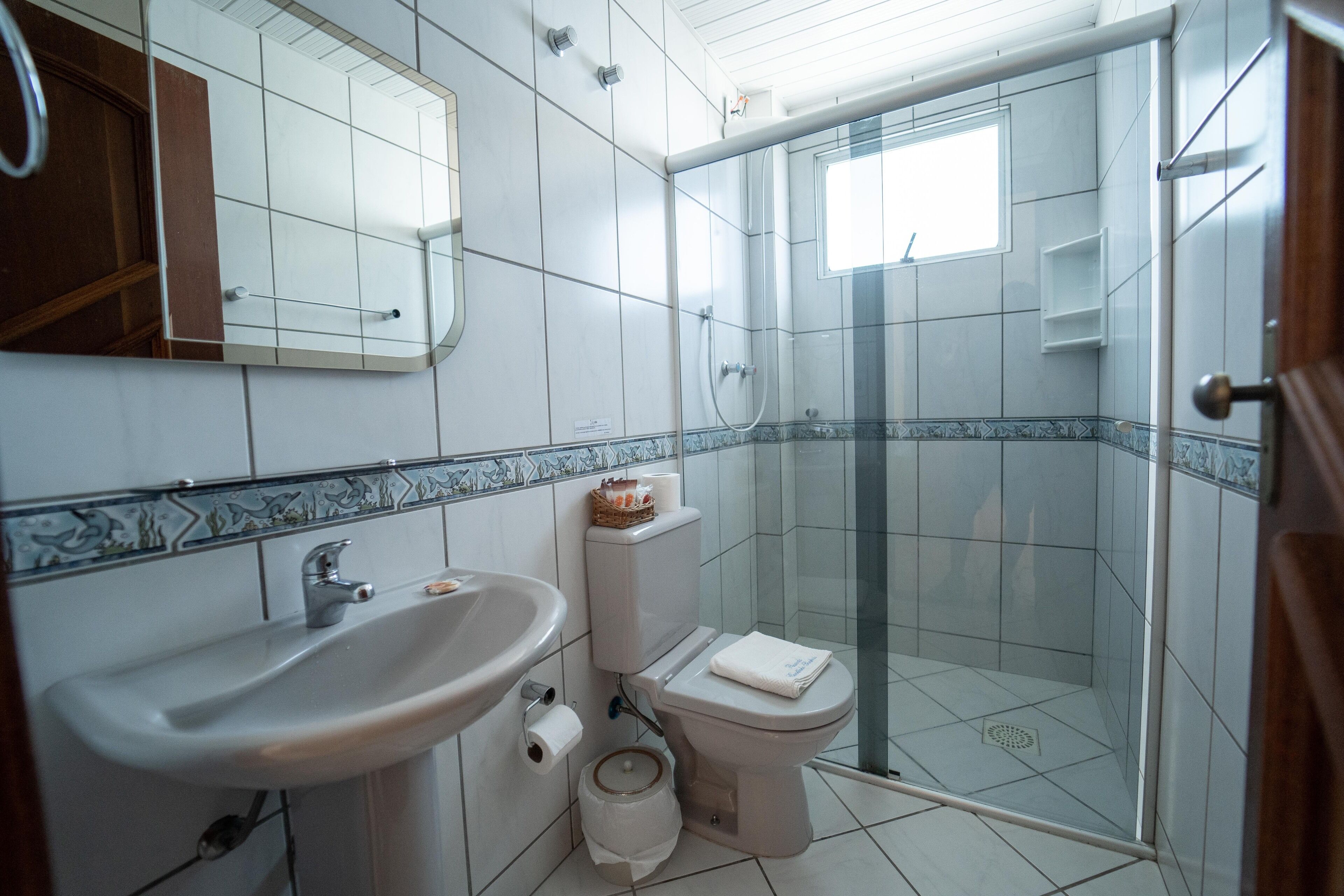Doccia, set di cortesia gratuito, bidet, asciugamani
